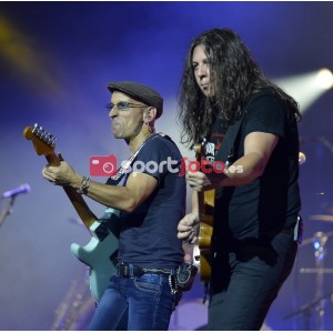 Fotografía de Fito Cabrales y Carlos Raya